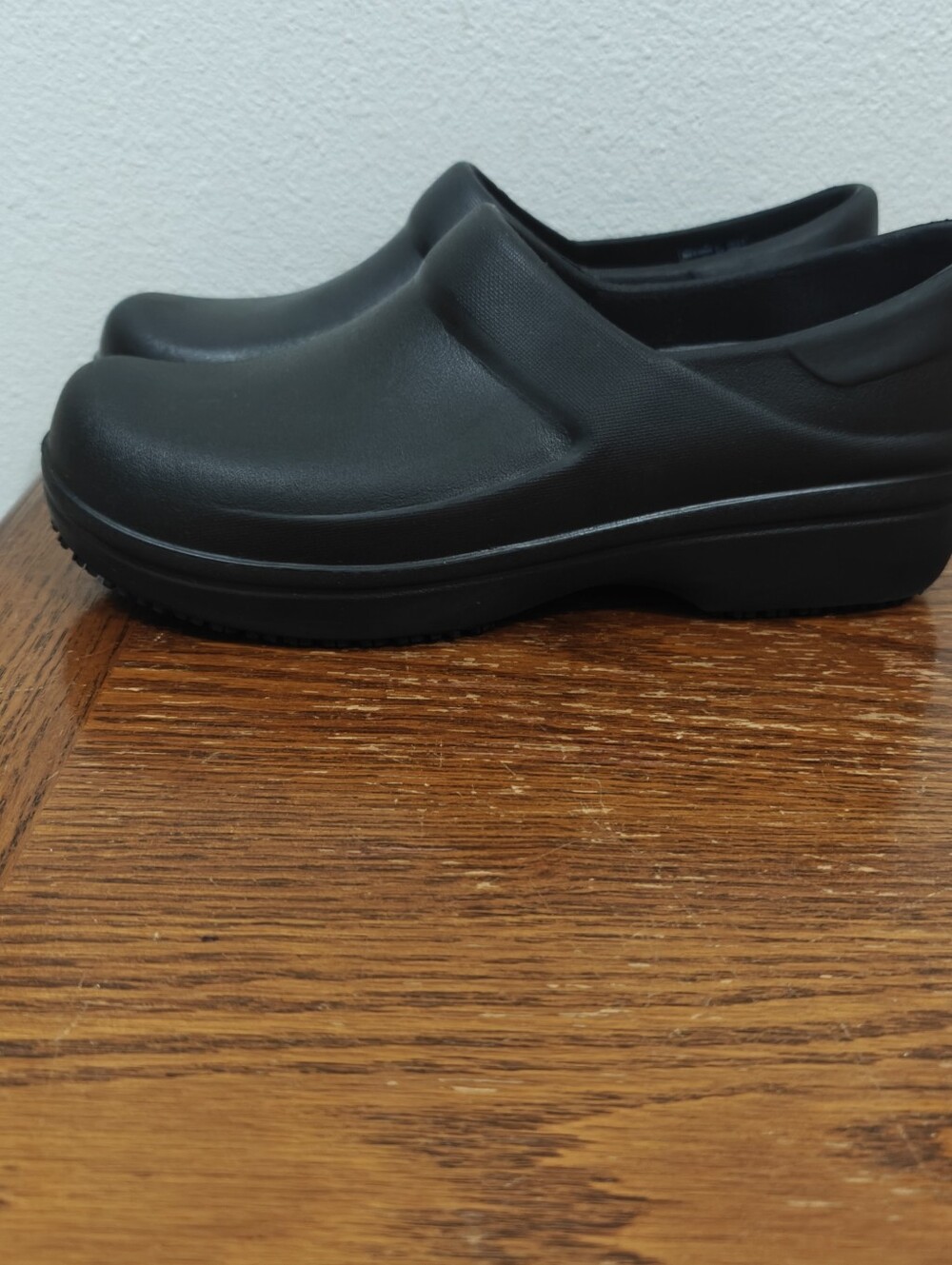 NWOT Crocs Women's Neria Pro II Black Work Clogs Slip-Resistant Size 9 - Picture 4 of 9